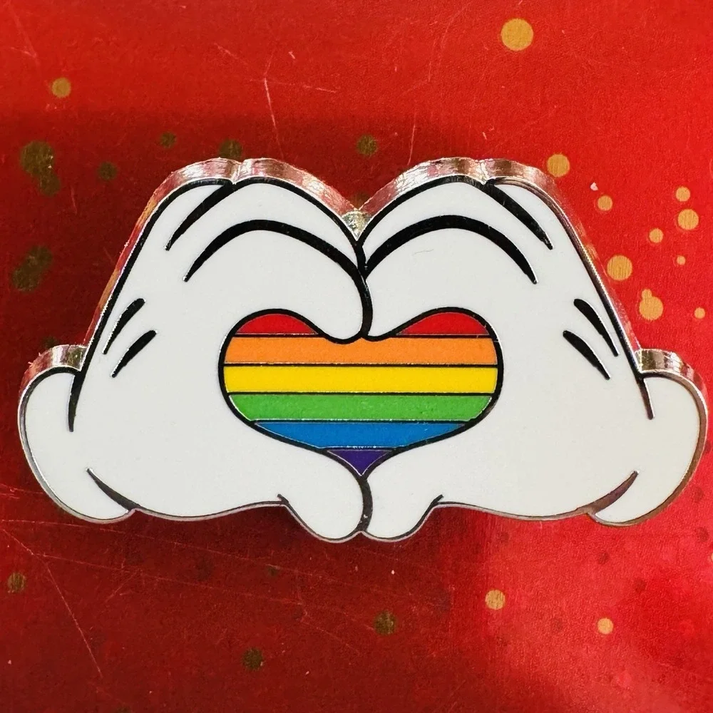 Disney Pin Rainbow Collection Mickey Mouse Gloves Rainbow Heart Pin Love Pride